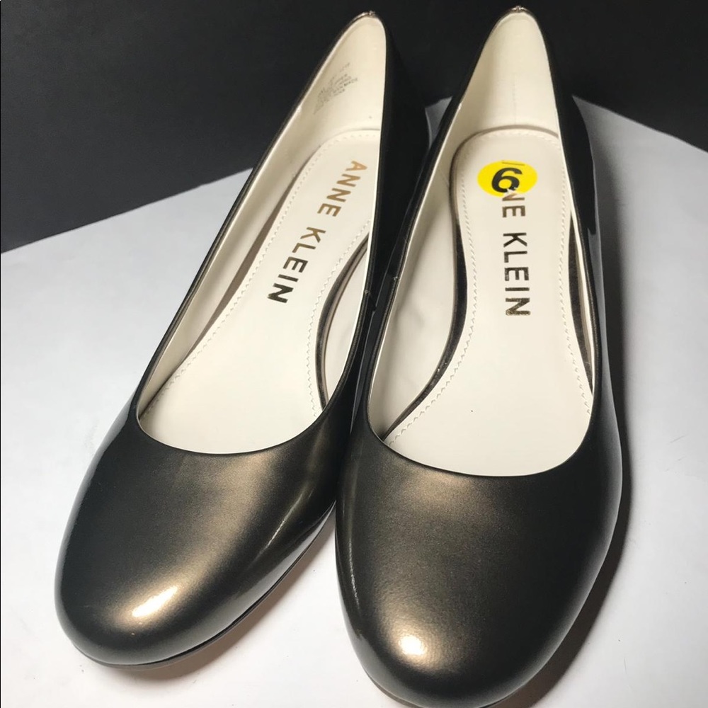 Women’s Anne Klein Hallie Metallic Taupe Size 9